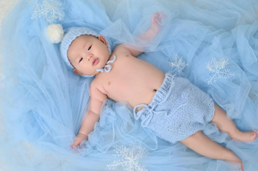 白城宝宝晚上睡觉抓头